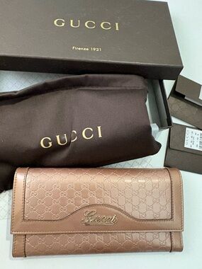 Authentic Gucci Embossed Leather Continental Wallet